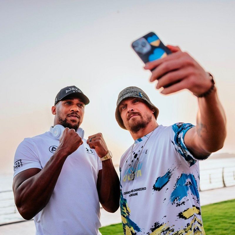 Друзья Усика погибли в войне с Россией: боксер признался, что пережил ужасные события в первый месяц вторжения